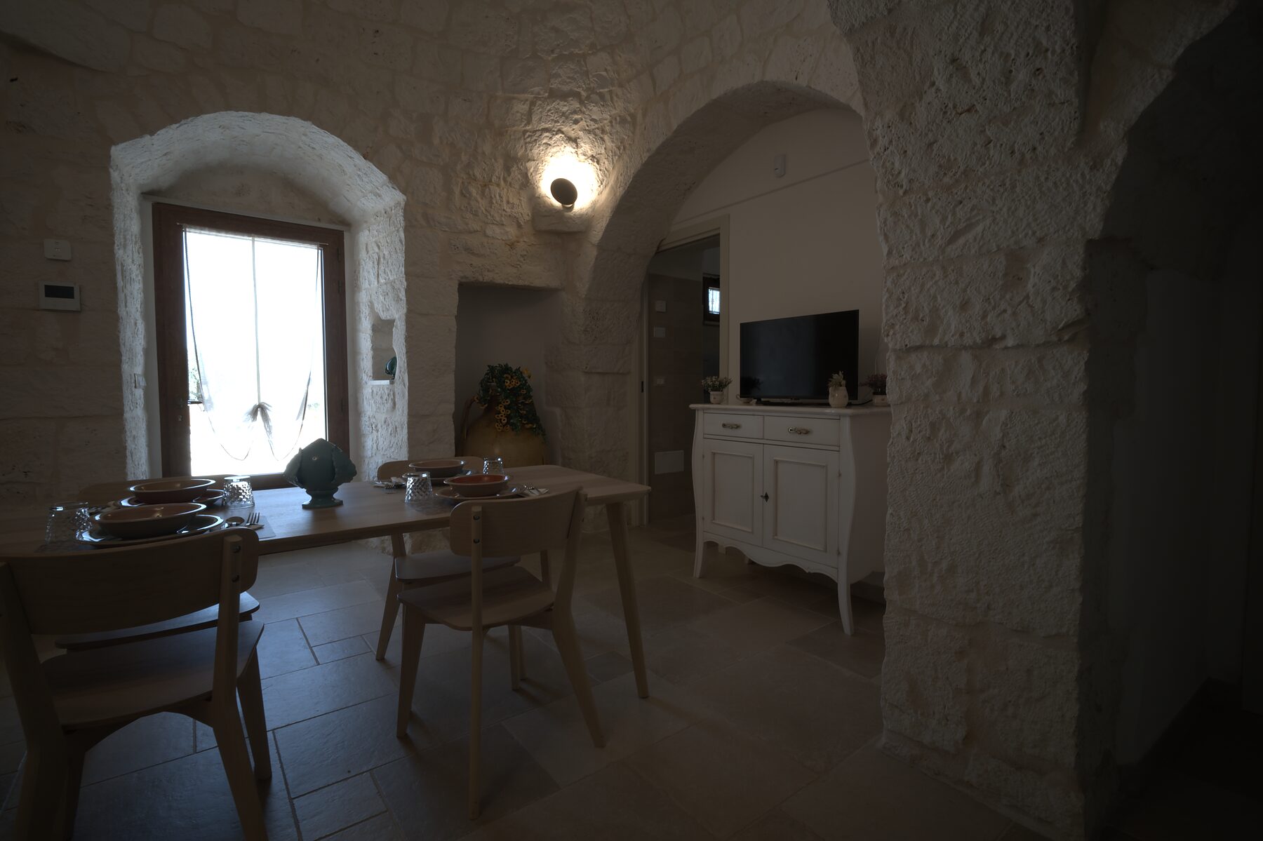 Trullo Libero — interni in pietra viva